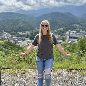 Meet your Posher, Jessica